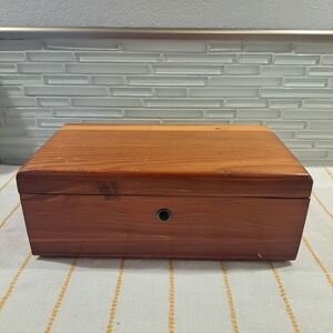 Vtg Lane Cedar Box, Promotional Keepsake Jewelry Wood Trinket Box. No Key